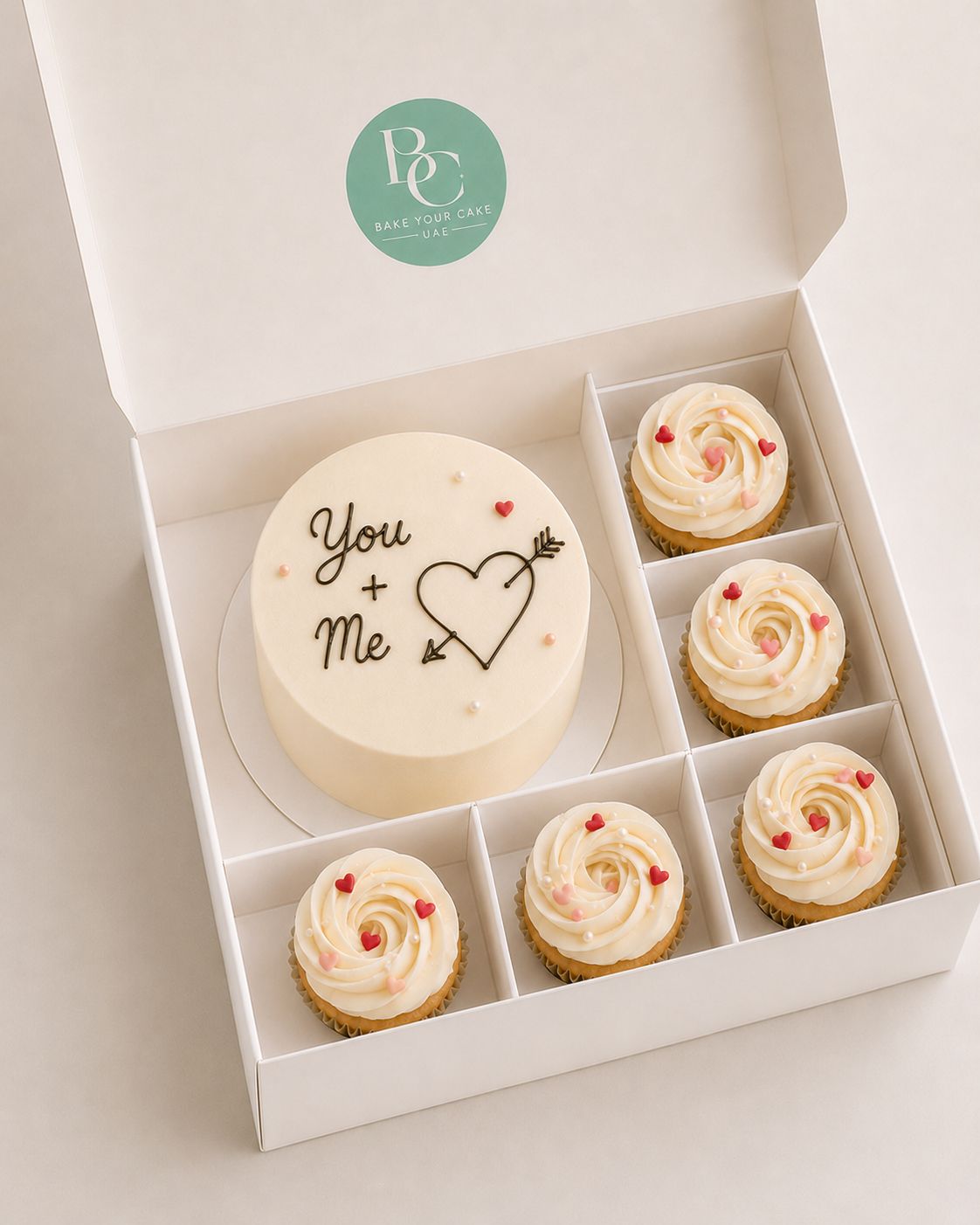 Mini Cake with 5 Cupcakes