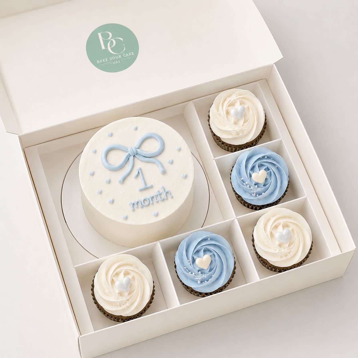 Mini Cake with 5 Cupcakes
