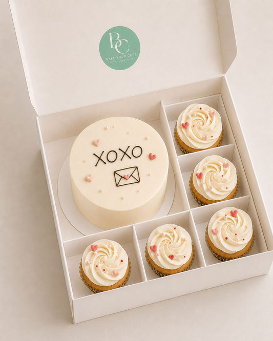 Mini Cake with 5 Cupcakes