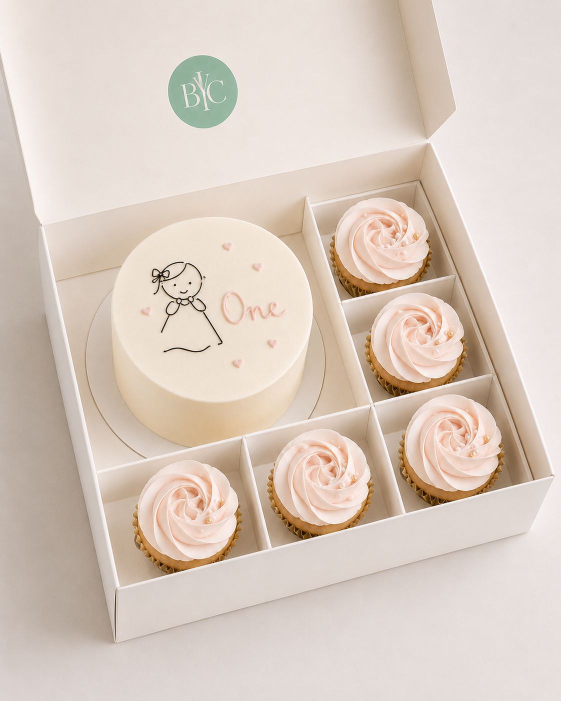 Mini Cake with 5 Cupcakes